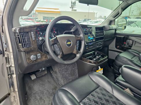 Used 2025 Chevrolet Express 2500 w/ Driver Convenience Package image 5