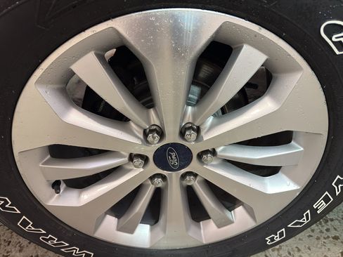 Used 2015 Ford F150 Lariat w/ Equipment Group 501A Mid image 36