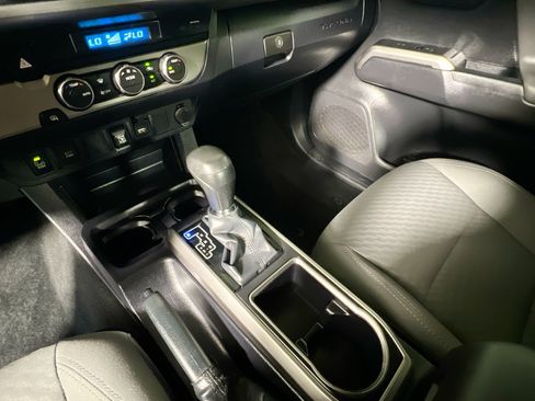 Used 2022 Toyota Tacoma SR5 w/ Technology Package RWD image 24