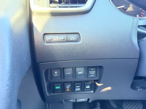 Used 2016 Nissan Rogue SL w/ SL Premium Package image 28