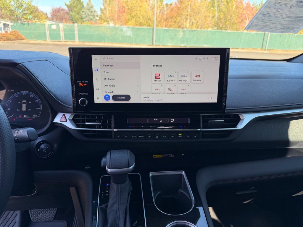 Used 2025 Toyota Sienna Platinum AWD/4WD image 22