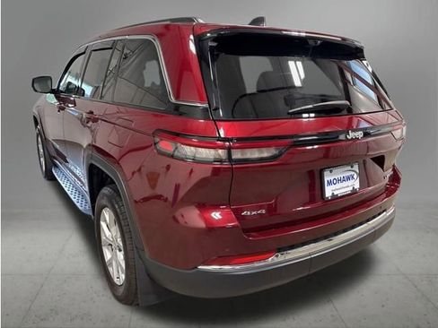 Used 2023 Jeep Grand Cherokee Limited w/ Luxury Tech Group II AWD/4WD image 3
