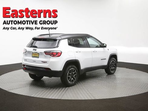 Used 2025 Jeep Compass Trailhawk AWD/4WD image 38