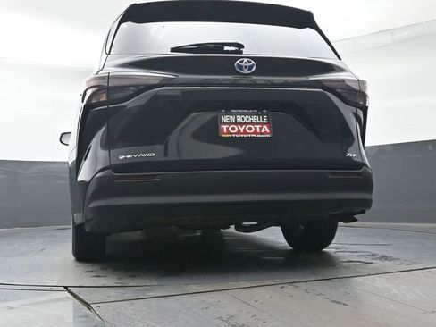 Certified 2025 Toyota Sienna XLE image 41