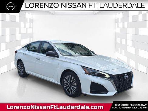 Certified 2025 Nissan Altima 2.5 SV FWD image 1