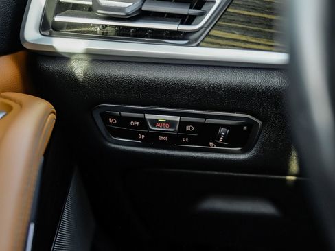 Used 2021 BMW X7 M50i w/ Executive Package image 30