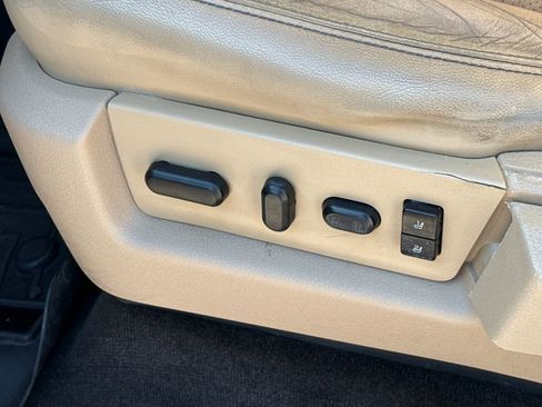 Used 2014 Ford F150 Lariat w/ Equipment Group 502A Luxury image 27