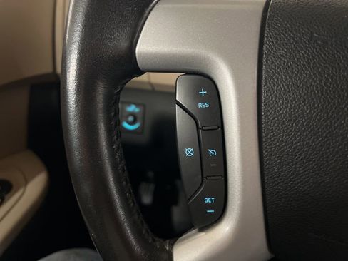 Used 2009 Chevrolet Traverse LTZ image 16