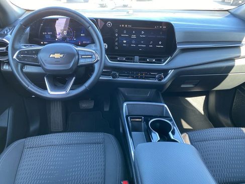 Used 2025 Chevrolet Equinox LT image 4