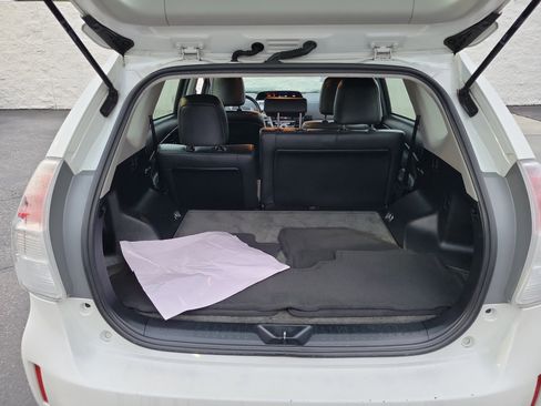 Used 2017 Toyota Prius V image 20