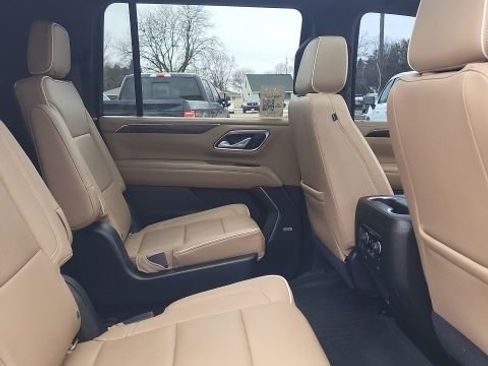 Used 2021 Chevrolet Suburban Premier w/ Premium Package image 21