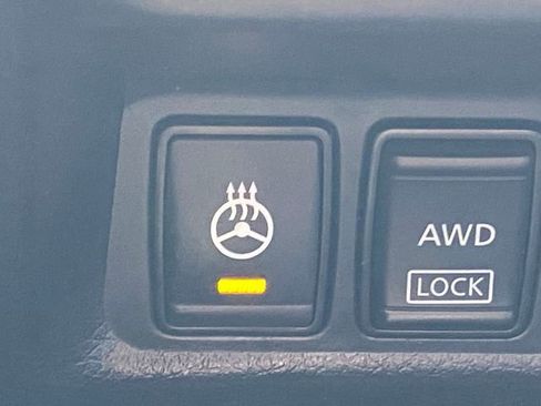 Used 2020 Nissan Rogue S image 31