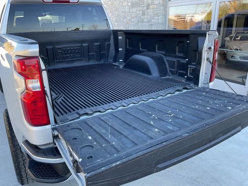 Used 2022 Chevrolet Silverado 1500 LT image 38