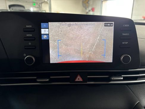Certified 2025 Hyundai Elantra SE FWD image 19