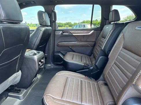 Used 2026 GMC Acadia Denali Ultimate w/ LPO, Floor Liner Package FWD image 29