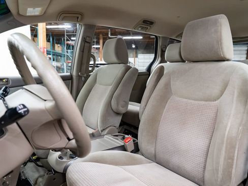 Used 2010 Toyota Sienna CE FWD image 16