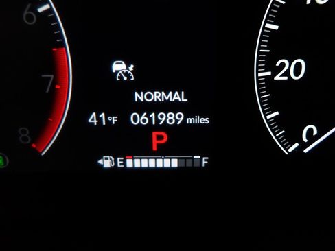 Used 2025 Honda Pilot Sport image 25