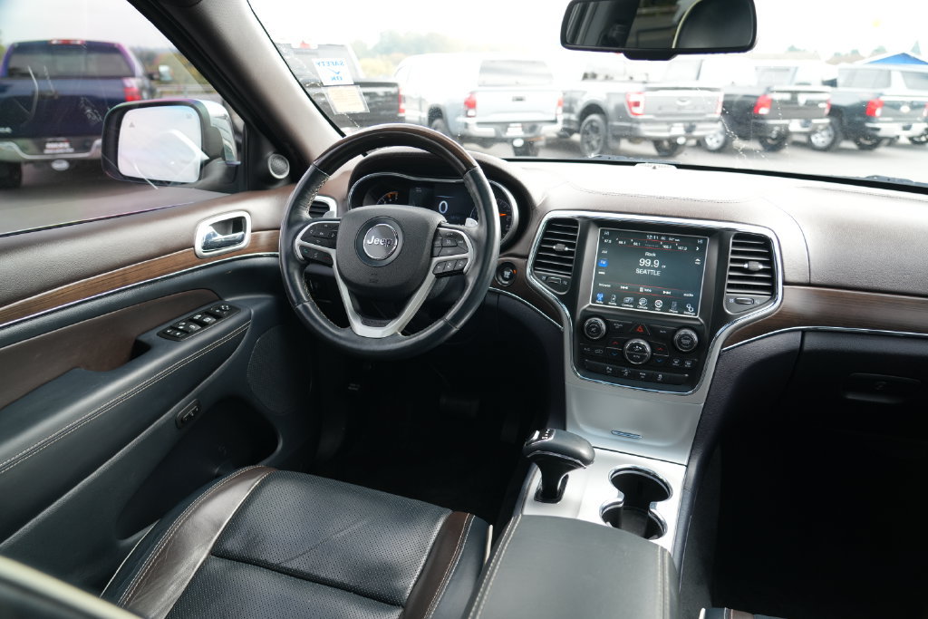 Used 2015 Jeep Grand Cherokee Overland w/ Advanced Technology Group AWD/4WD image 23