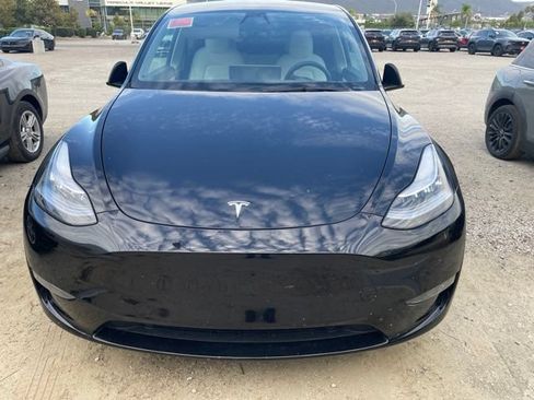Used 2021 Tesla Model Y Long Range AWD/4WD image 3