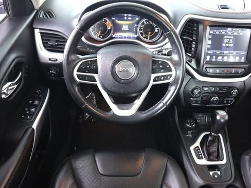 Used 2018 Jeep Cherokee Trailhawk w/ Quick Order Package 27L AWD/4WD image 36