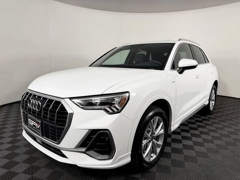 Used 2023 Audi Q3 2.0T Premium AWD/4WD image 2