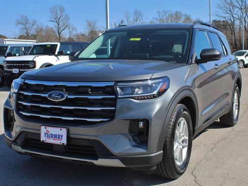New 2026 Ford Explorer Active w/ Active Comfort Package RWD image 4