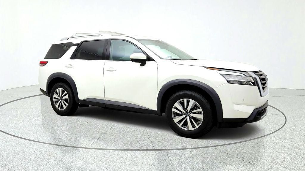 Used 2023 Nissan Pathfinder SL AWD/4WD image 3