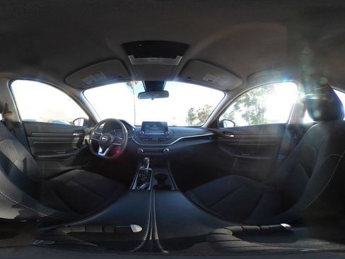 Used 2025 Nissan Altima 2.5 SV FWD image 38