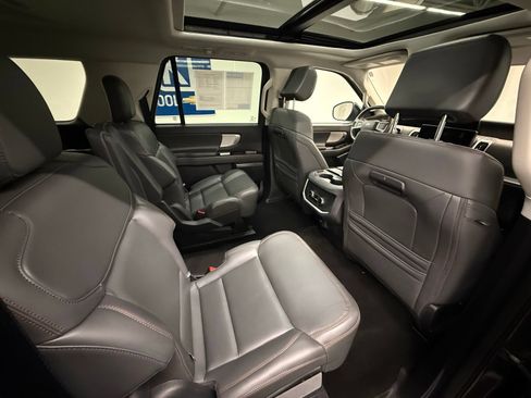 Used 2025 Ford Expedition Max Active AWD/4WD image 6