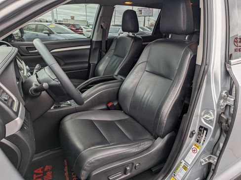 Used 2019 Toyota Highlander XLE image 14
