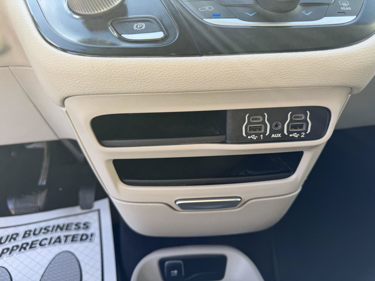 Used 2023 Chrysler Pacifica Touring-L FWD image 23