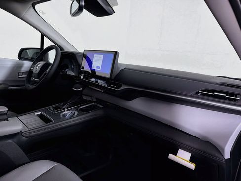 New 2026 Toyota Sienna XLE FWD image 30