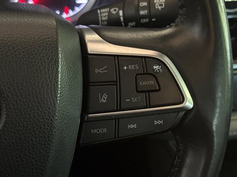 Used 2021 Toyota Highlander LE AWD/4WD image 33