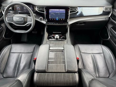 Used 2022 Jeep Wagoneer Series III w/ Premium Group I image 20