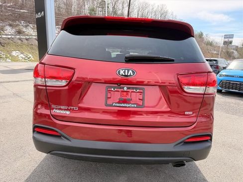 Used 2017 Kia Sorento LX image 9