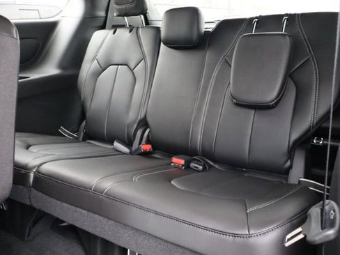New 2026 Chrysler Pacifica Select FWD image 45