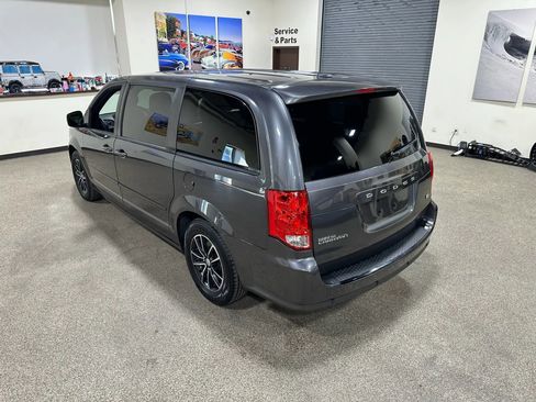 Used 2017 Dodge Grand Caravan SE image 12