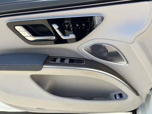 Used 2022 Mercedes-Benz EQS 580 4MATIC Sedan image 14