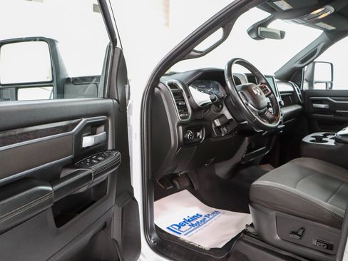 Used 2024 RAM 2500 Big Horn AWD/4WD image 3