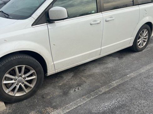 Used 2019 Dodge Grand Caravan SXT image 14