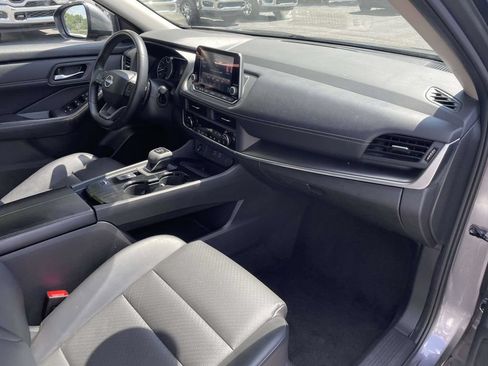 Used 2025 Nissan Rogue SV w/ SV Premium Package FWD image 14