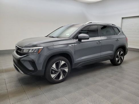 Used 2023 Volkswagen Taos SE AWD/4WD image 2