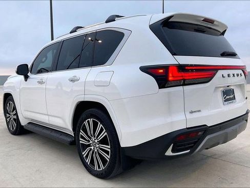 Used 2025 Lexus LX 600 4WD w/ Luxury Package image 6