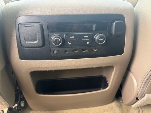 Used 2017 GMC Yukon SLT w/ Premium Edition AWD/4WD image 15
