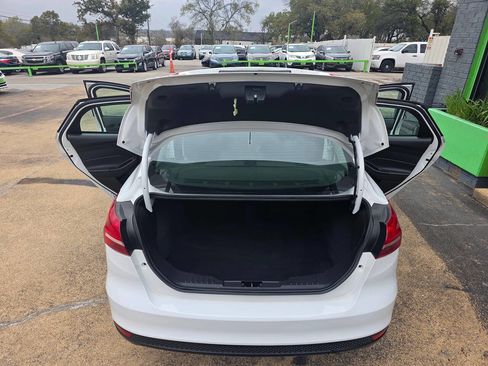 Used 2018 Ford Focus SE image 45