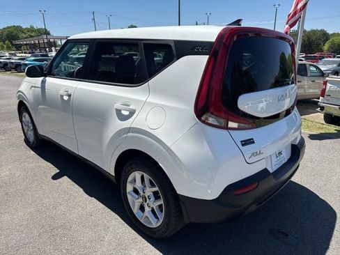 Used 2022 Kia Soul LX w/ Technology Package FWD image 5