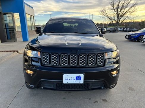 Used 2021 Jeep Grand Cherokee Laredo X image 2
