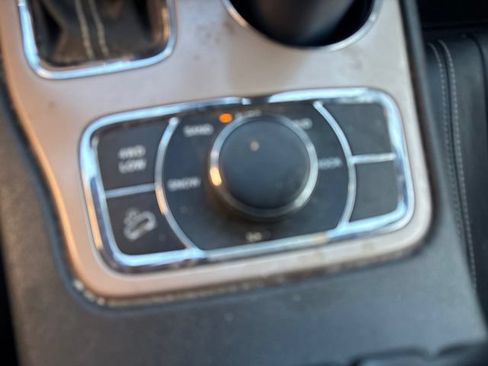 Used 2016 Jeep Grand Cherokee Limited AWD/4WD image 19