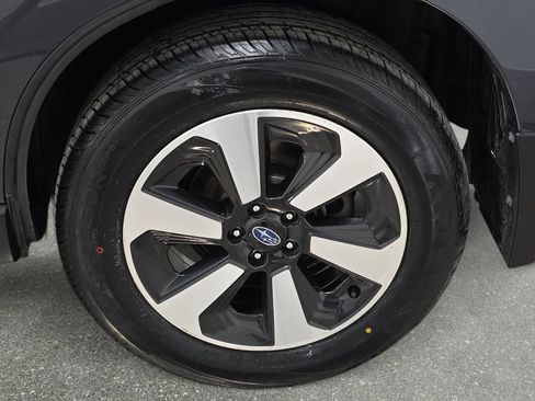 Used 2017 Subaru Forester 2.5i Limited image 32