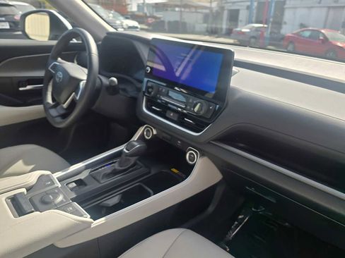 Used 2024 Toyota Grand Highlander XLE image 12